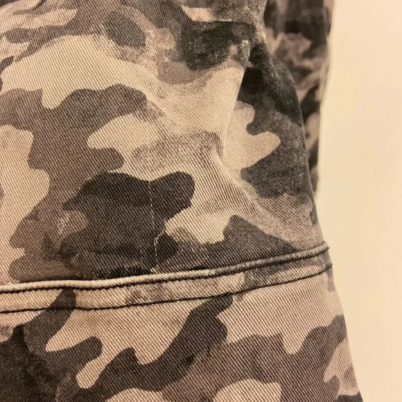 Spanx Stretch Mid Rise Twill Joggers Black Wash Camo Size Extra Small - Picture 10 of 10